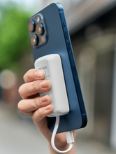 Charger l&#39;image dans la galerie, Wiwu - Mini Batterie Externe pour Apple Watch &amp; iPhone (USB-C)